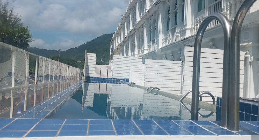 MODERN LIVING HOTEL 25/45