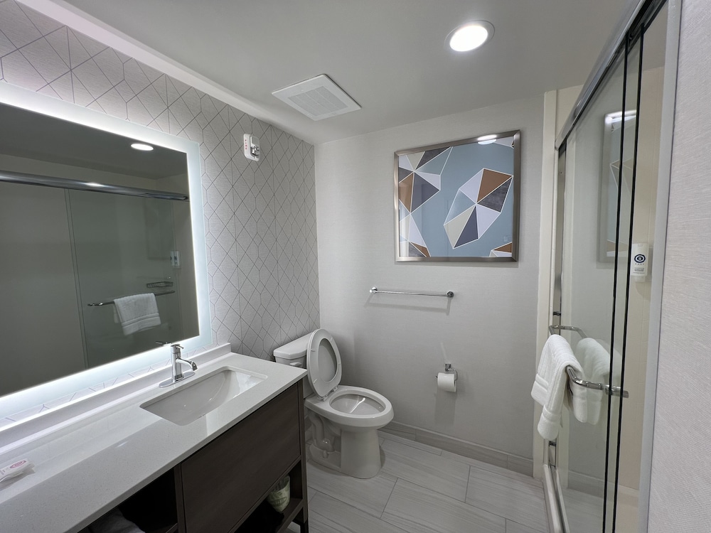 Comfort Suites Gatlinburg Downtown-Convention Center 56/60