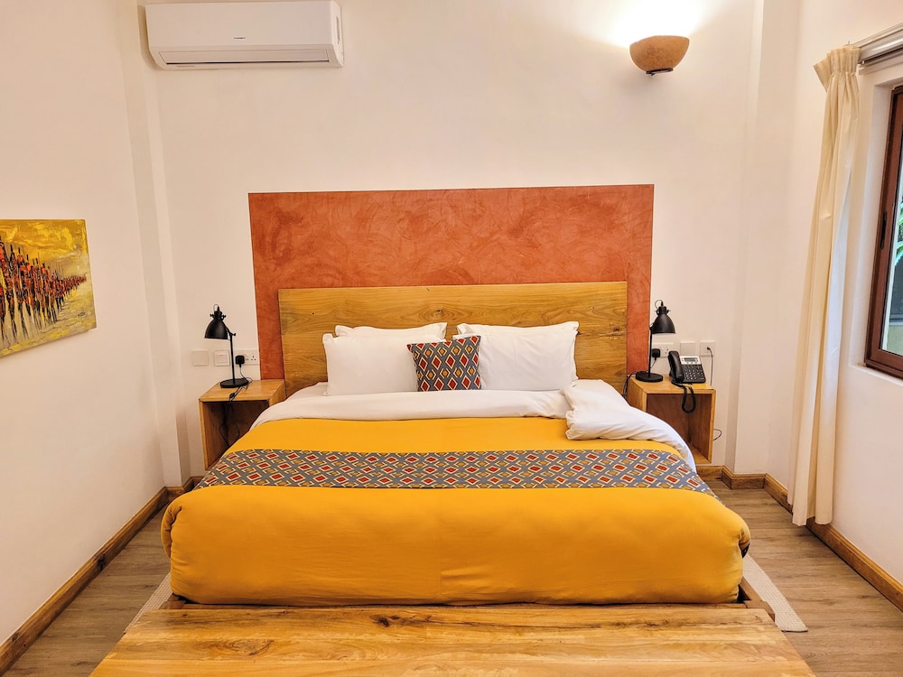La Villa Boutique Hotel 24/69