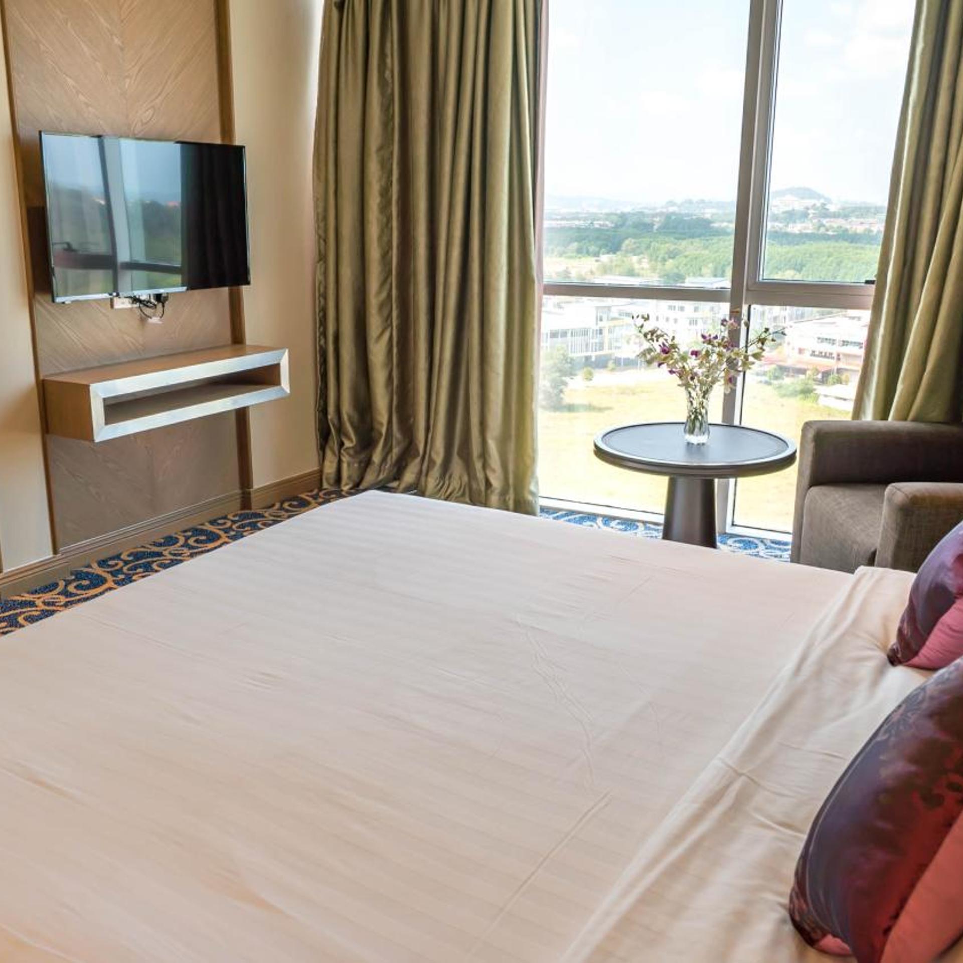 Executive, Suite, King Bed, The Klagan Regency 2/6