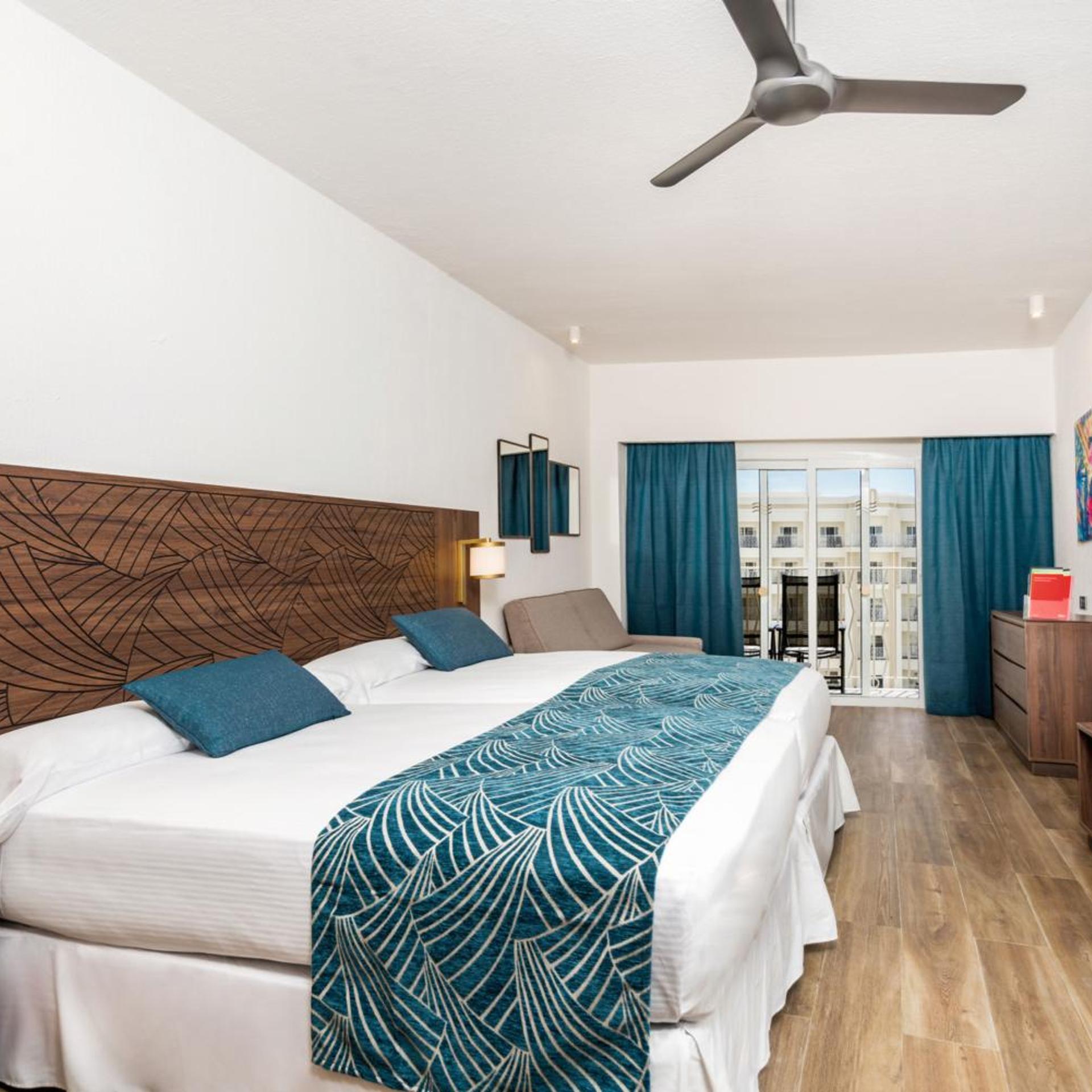 Room, Quadruple