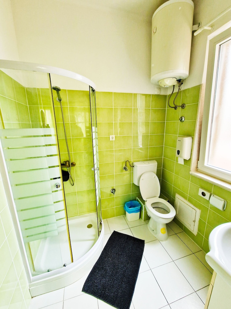 Room, Triple, 3 Beds, Private Bathroom