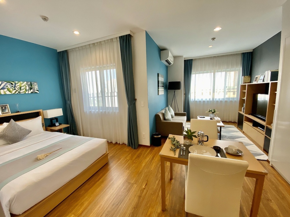 RESIDENTIAL, SUPERIOR, QUEEN BED