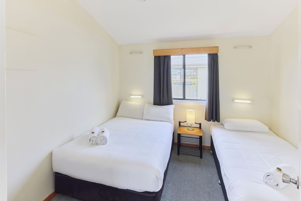 Acclaim Rose Gardens Beachside Holiday Park 9/50