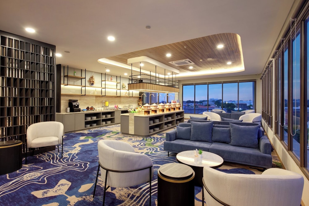 Aston Palu Hotel and Conference Center 33/47