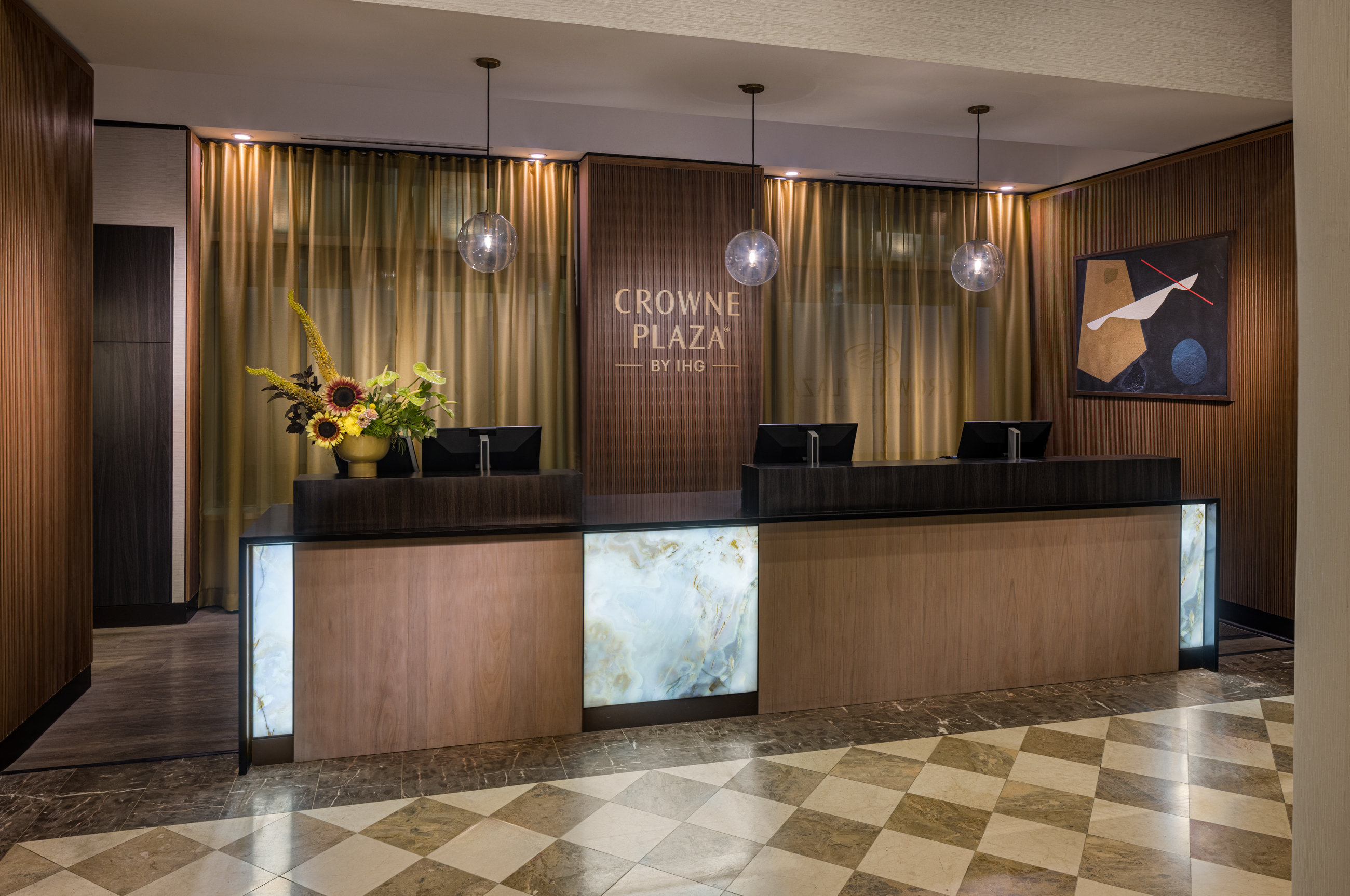 Crowne Plaza Cleveland At Playhouse Square An Ihg Hotel 7/77