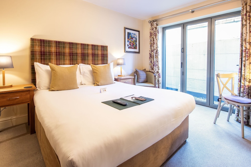 ROOM, DOUBLE BED