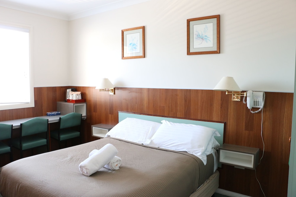 2 BEDROOMS, FAMILY, SMALL