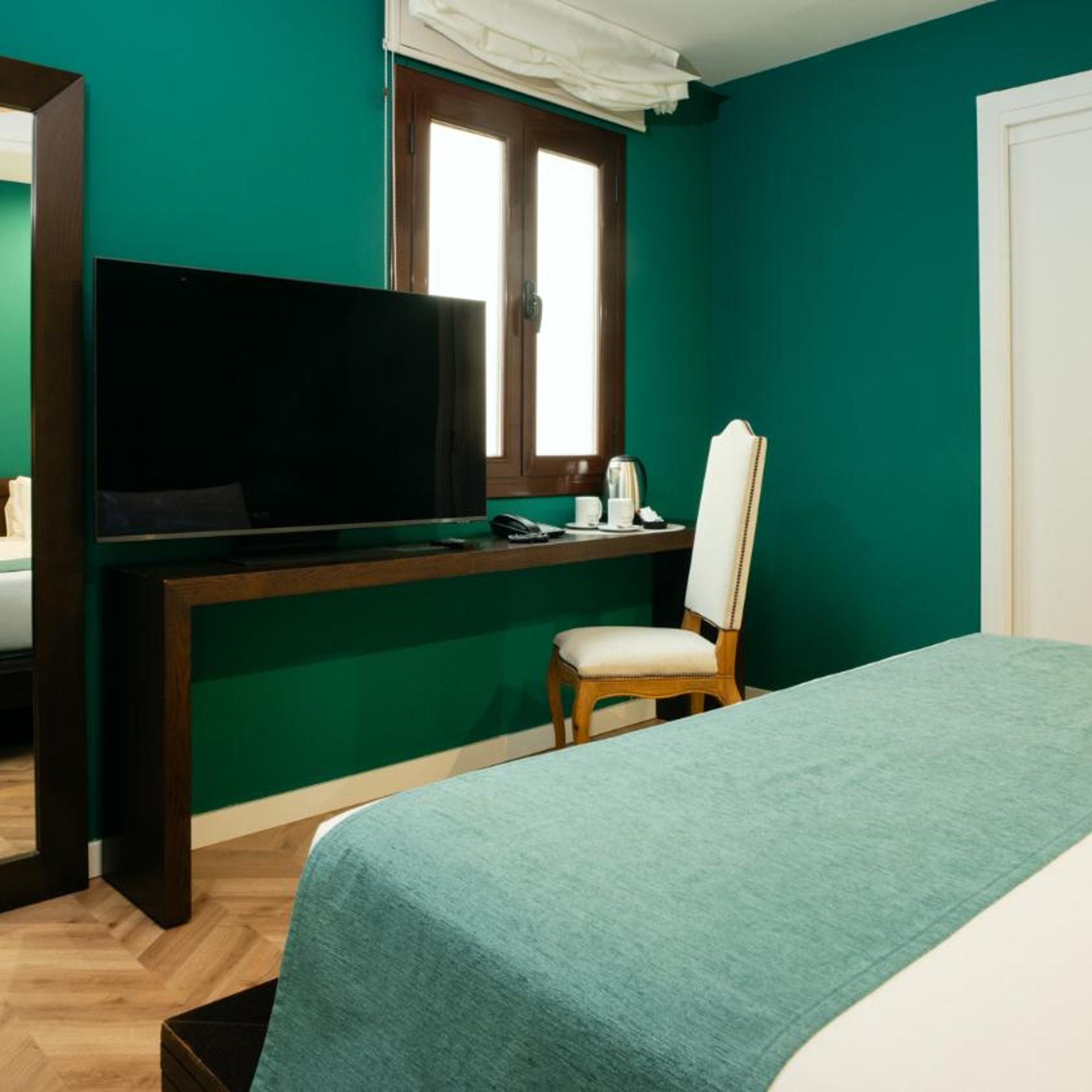 Interior, Single, Small