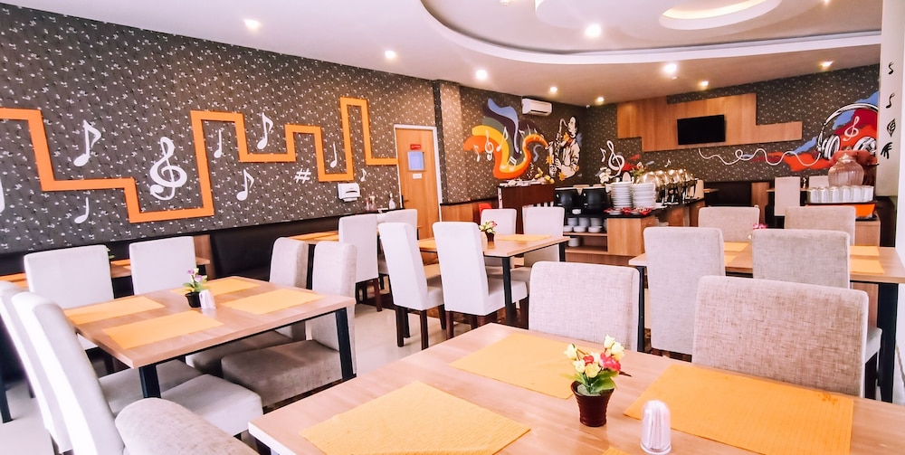 Front One Hotel Nganjuk 21/30