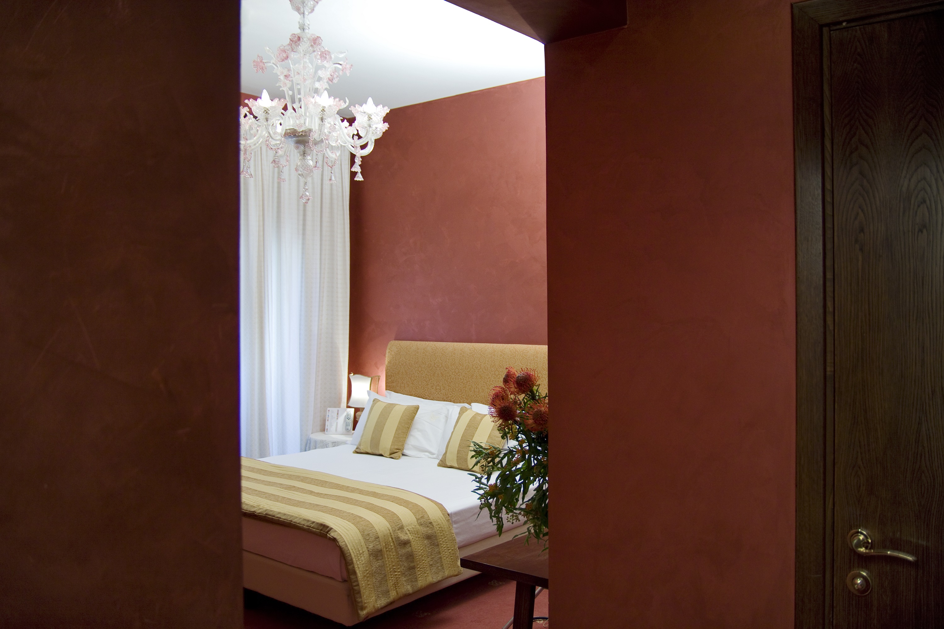 SUPERIOR, DOUBLE OR TWIN BED