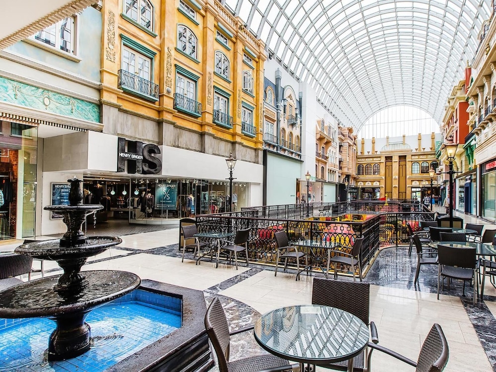 West Edmonton Mall Inn 38/55