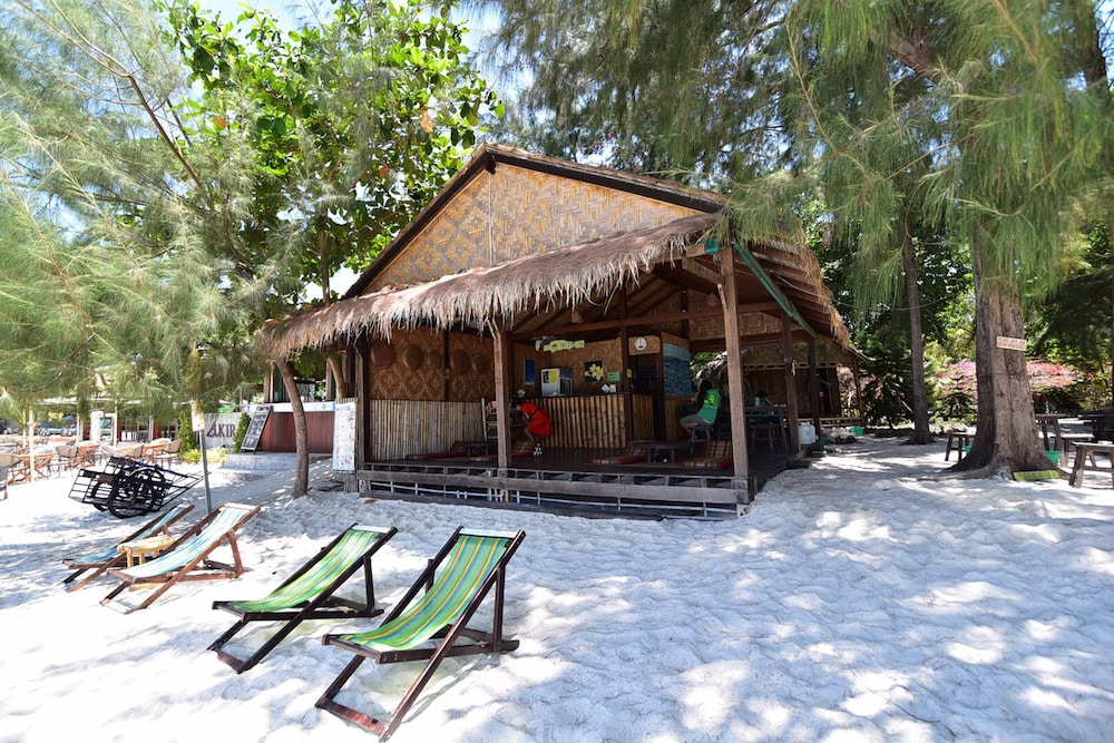Green View Beach Resort 63/73
