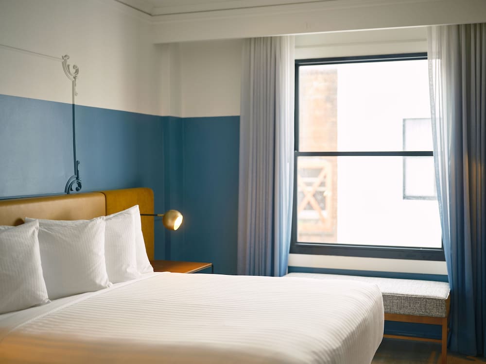 SUPERIOR, KING BED