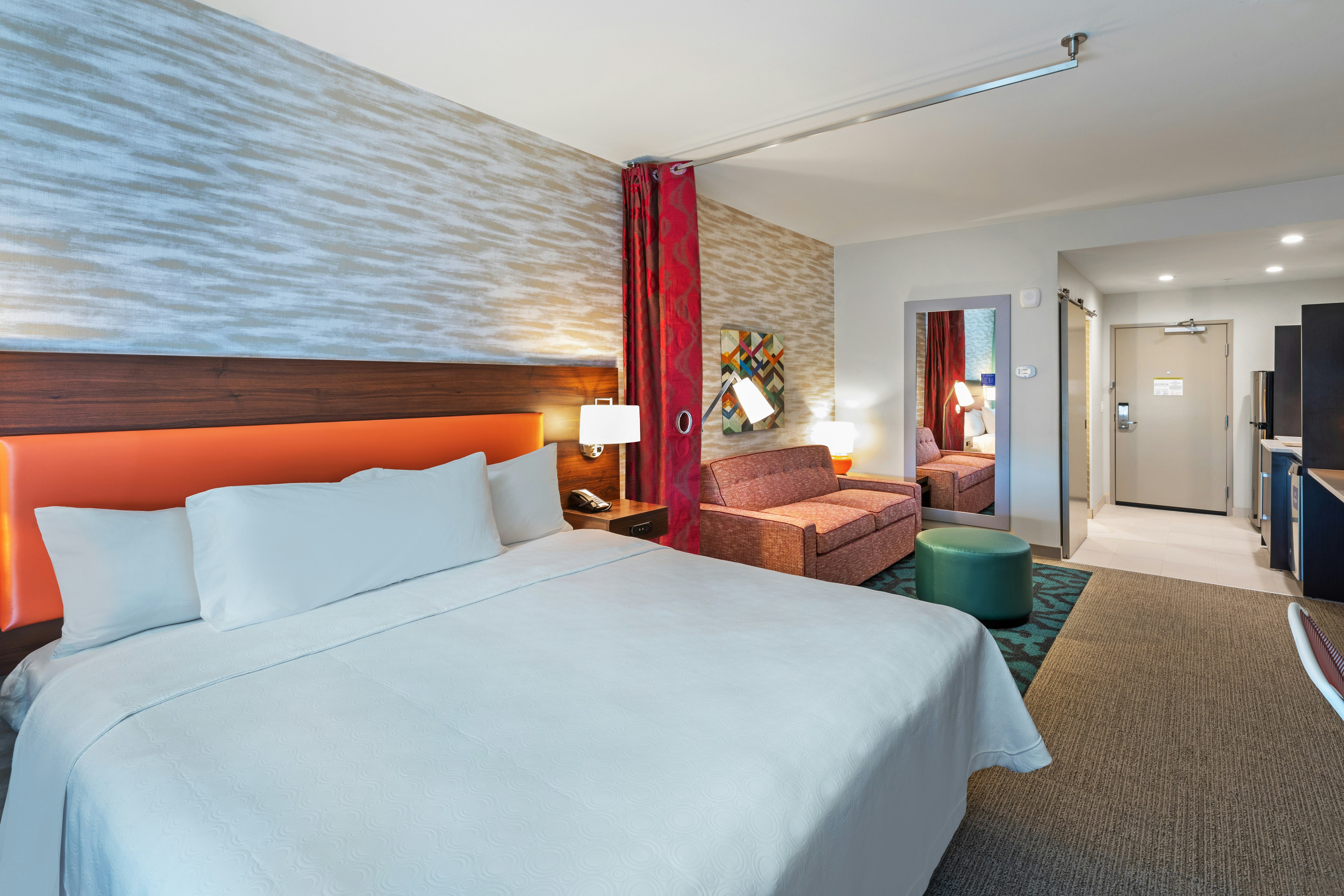 STUDIO, SUITE, KING BED