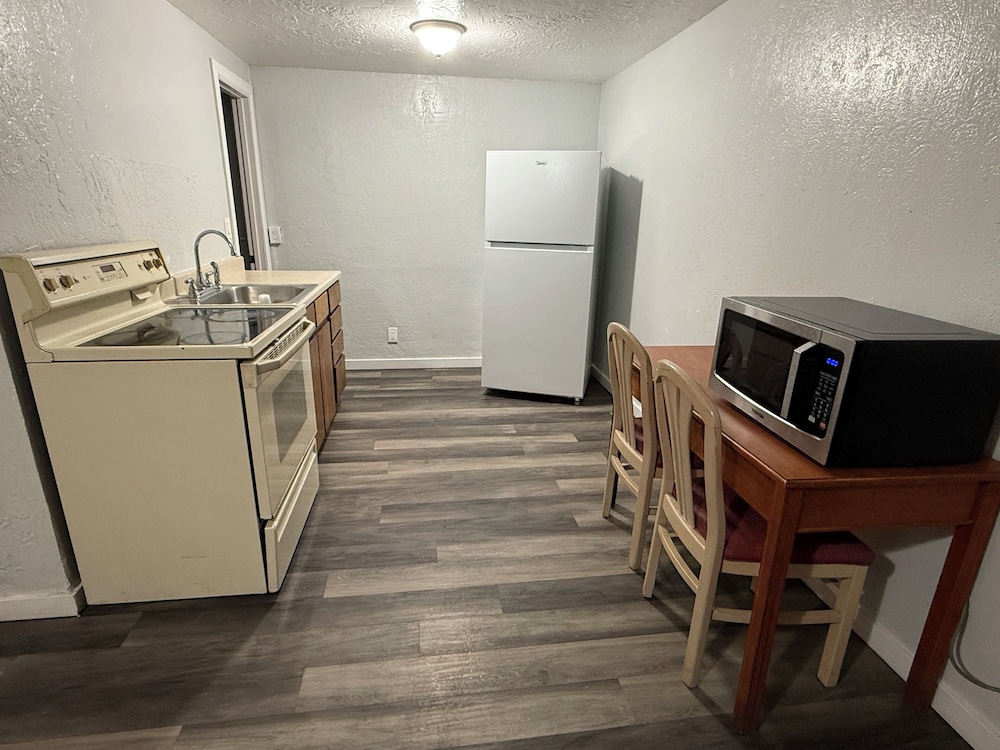 Budget Inn Bend by OYO 28/44
