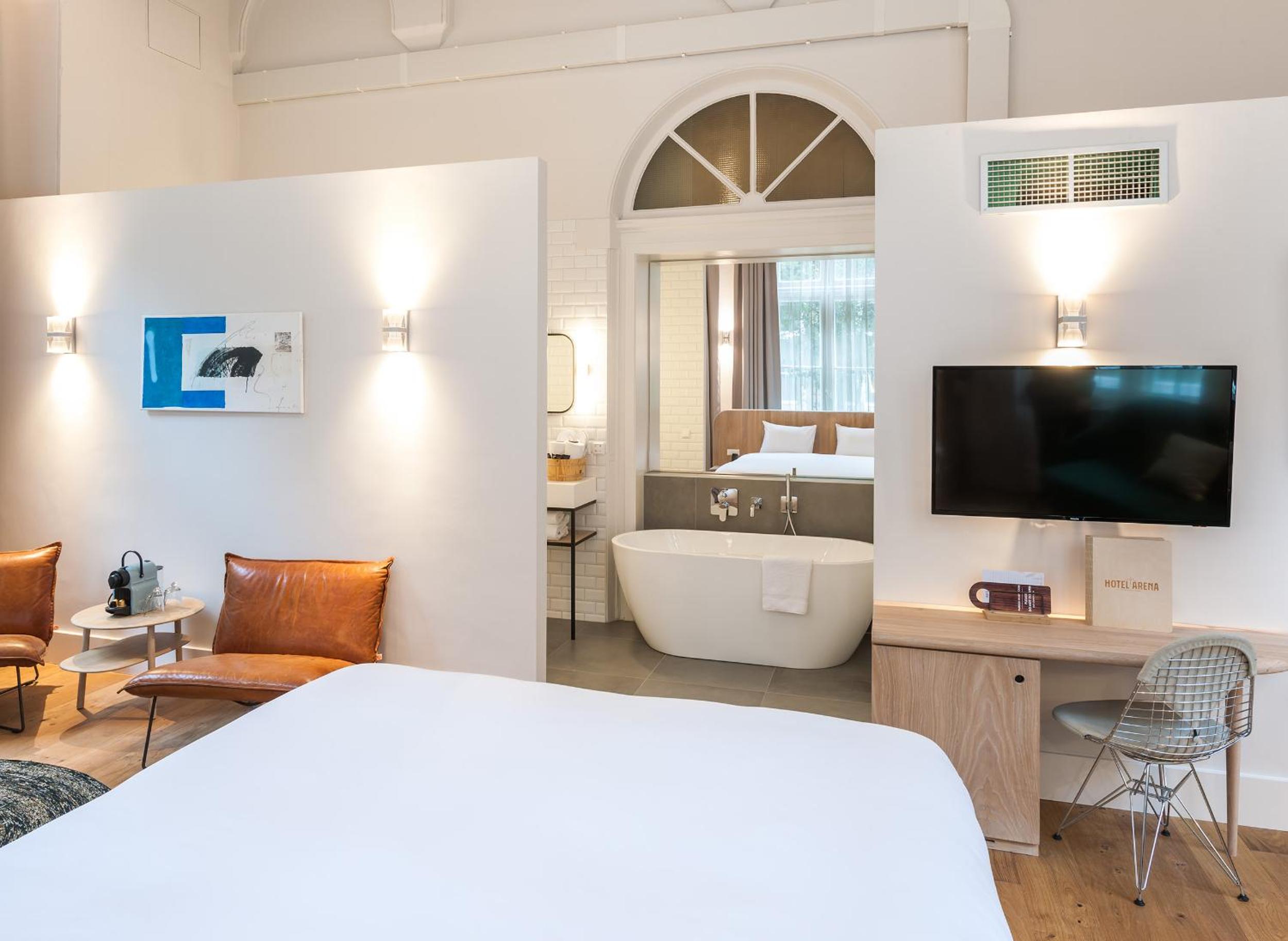 EXECUTIVE, SUITE