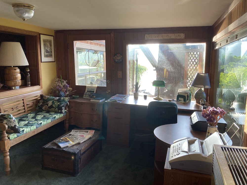 Cottage Lake Bed And Breakfast 15/50