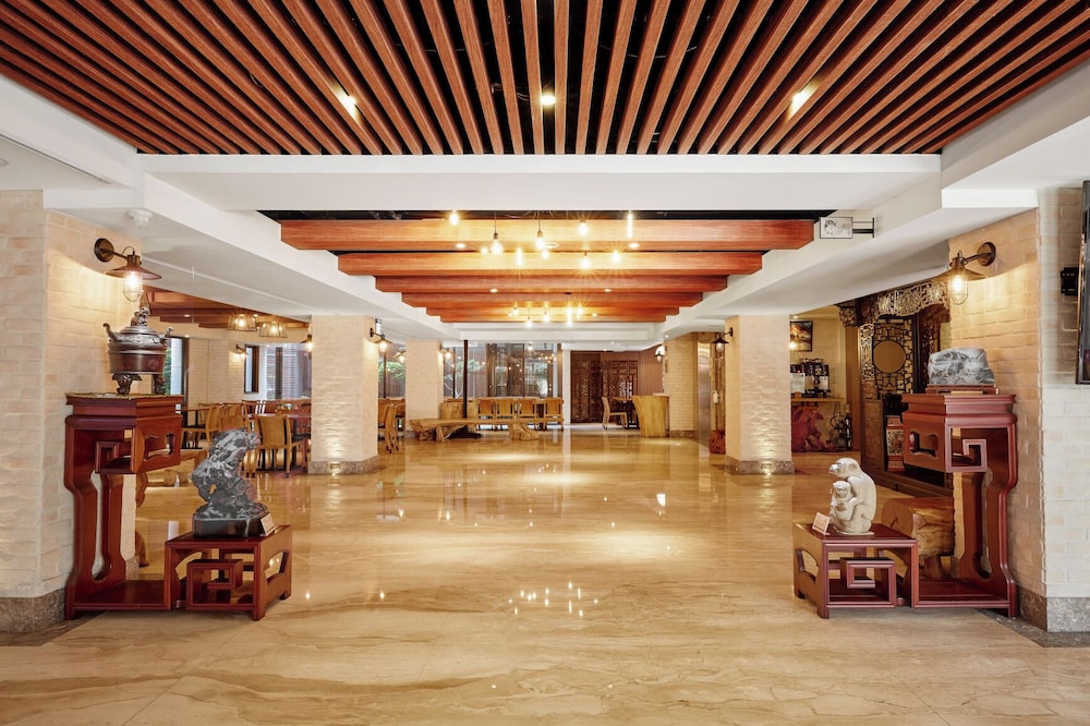 Lan Kwai Fong Garden Hotel 9/66