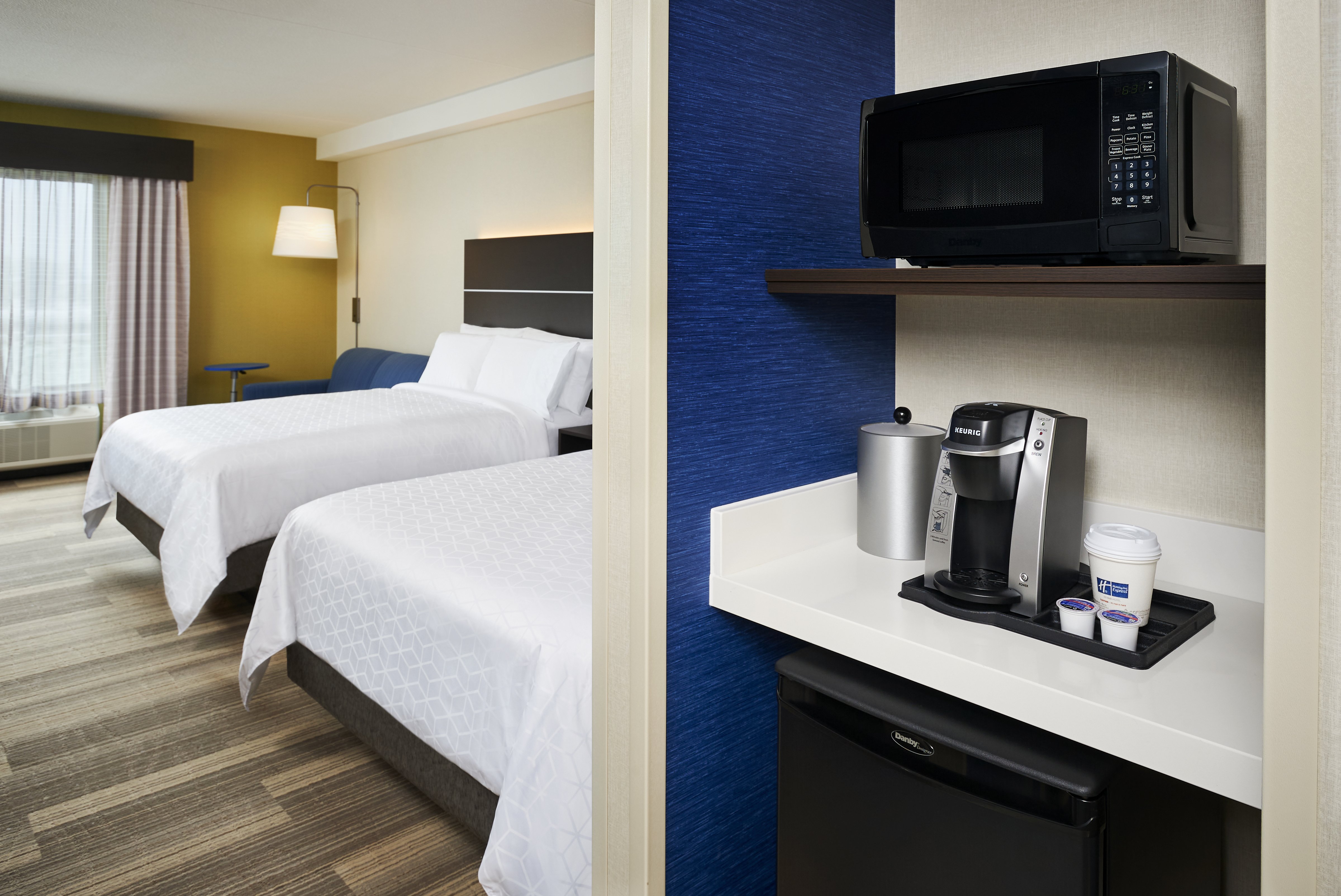Holiday Inn Express & Suites Windsor East – Lakeshore, an IHG Hotel 70/70