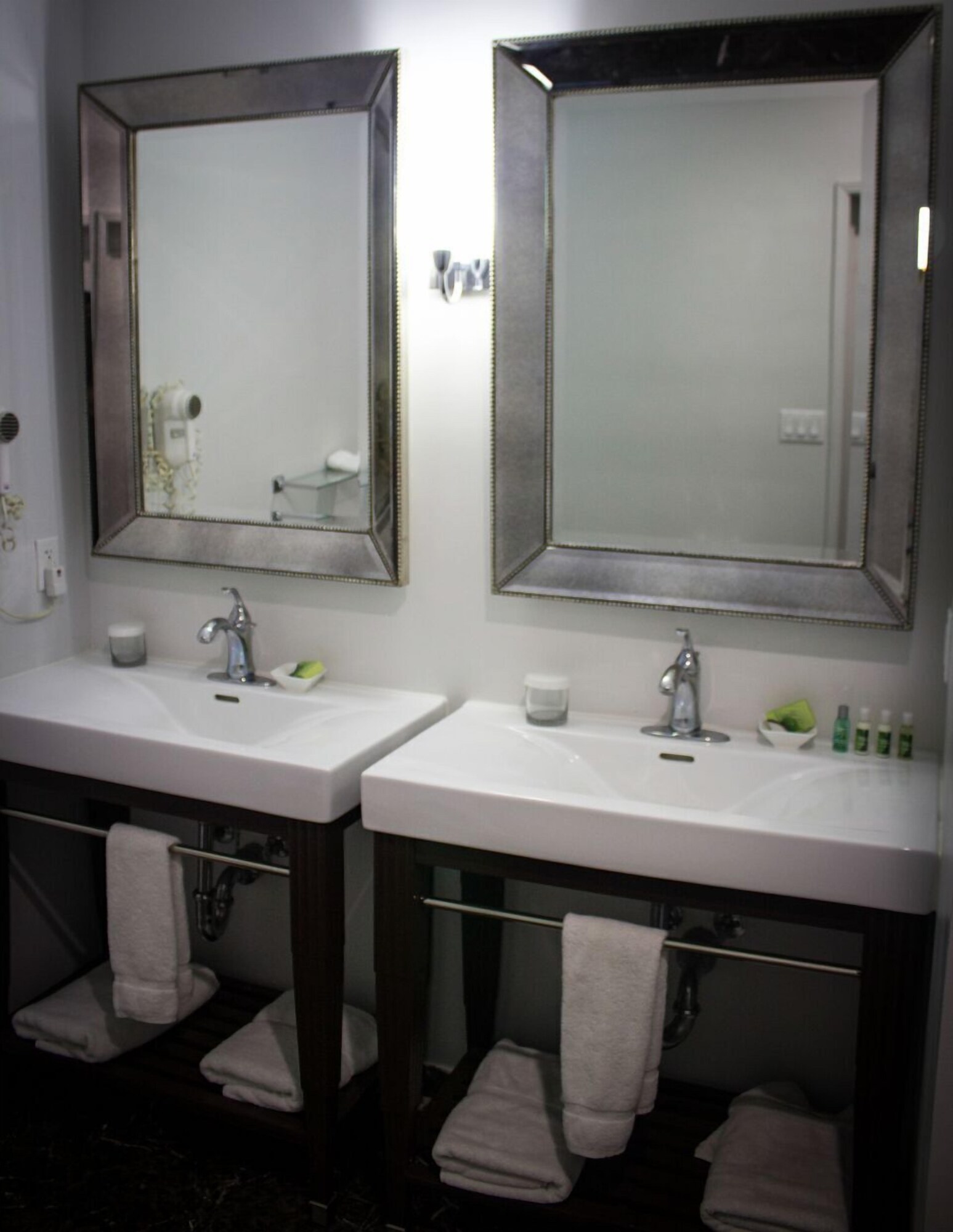 EXECUTIVE, SUITE