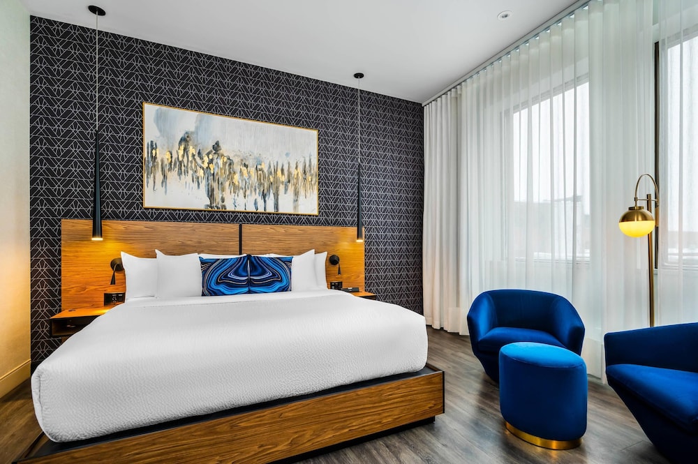 Upgrade, Suite, Queen Bed, Sofa