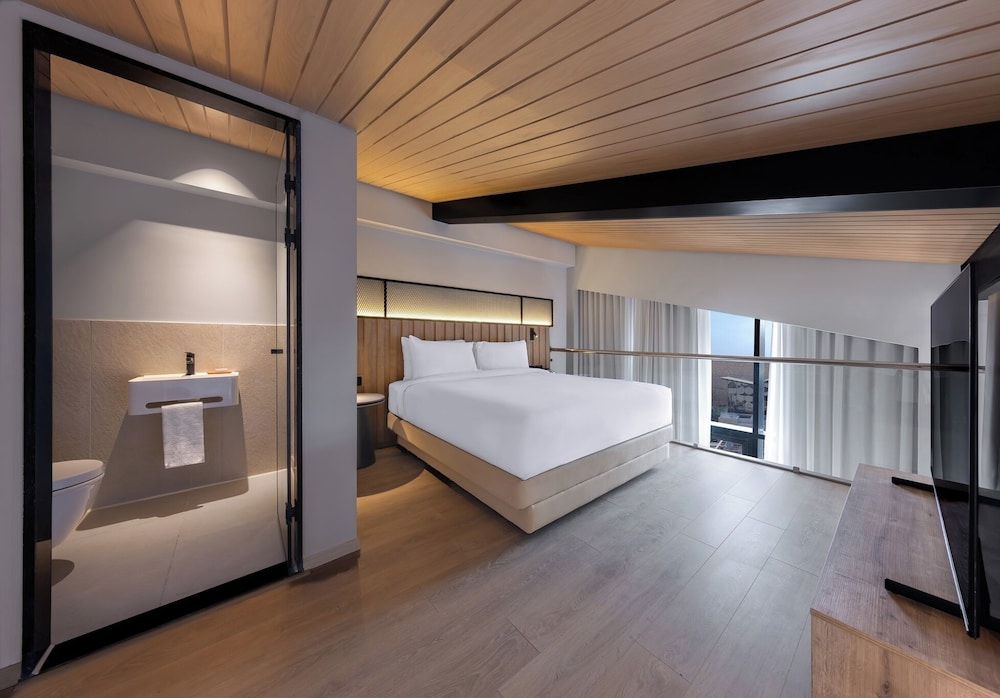 1 Bedroom, Loft, Premium, Suite, King Bed