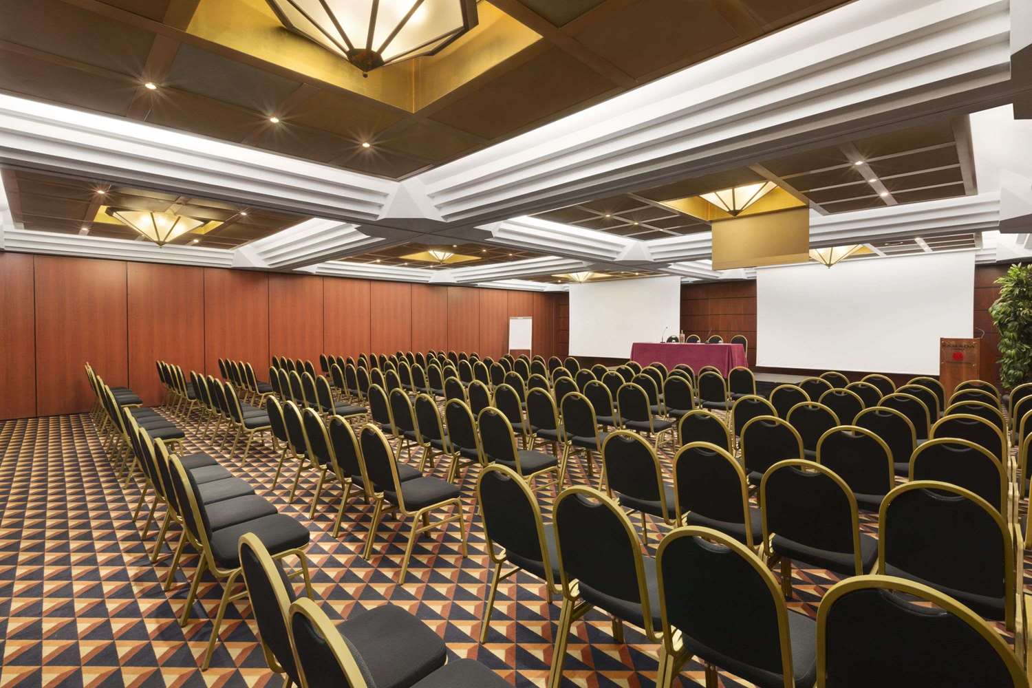 Ramada By Wyndham Naples 40/47