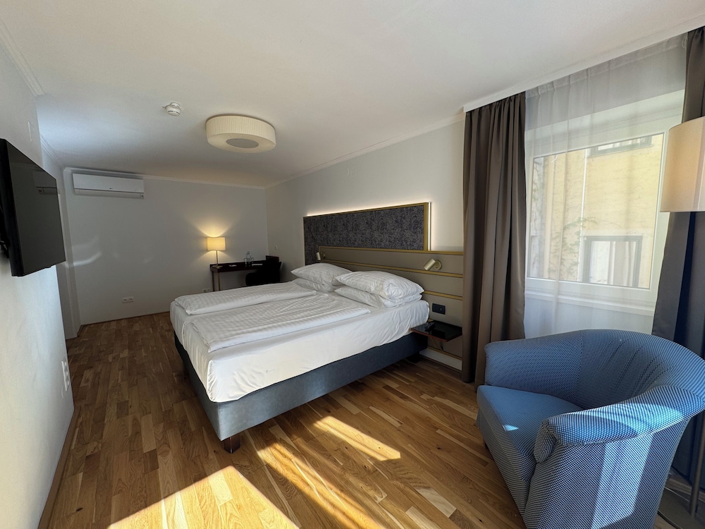 غرفة ديلوكس بسرير كوين، Hotel Secession an der Oper 3/10