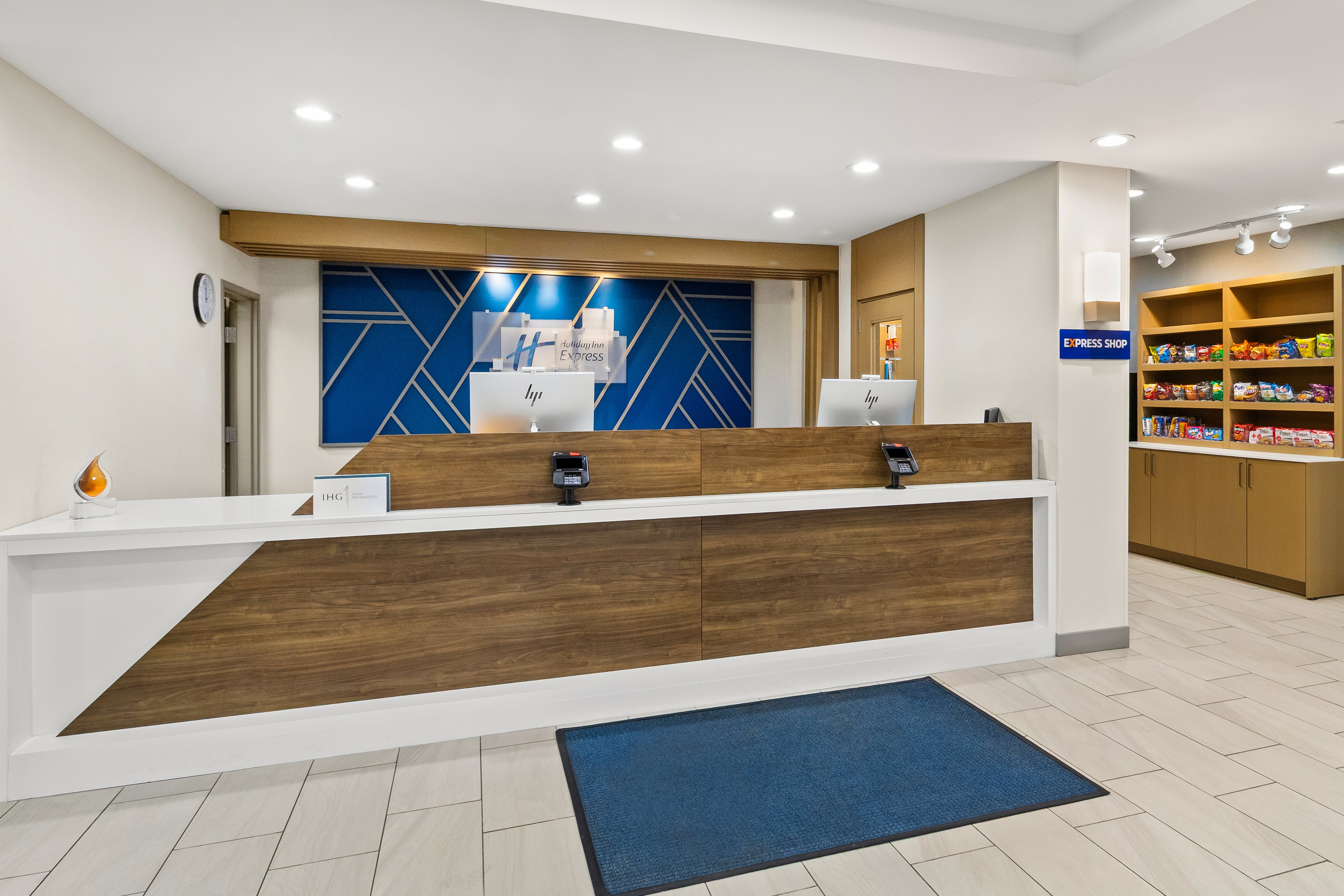 Holiday Inn Express Hotel And Suites Fairmont 10/64