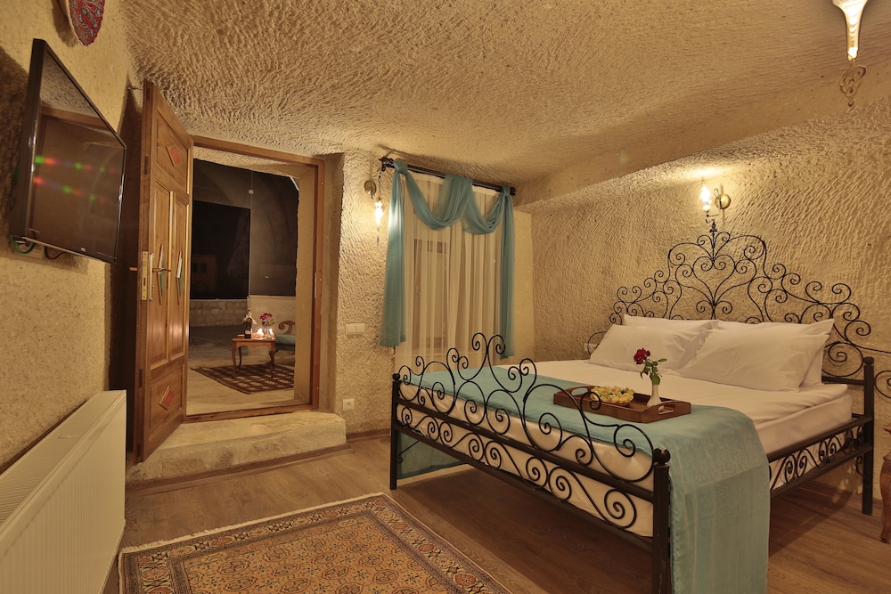 Jacob's Cave Suites 11/100