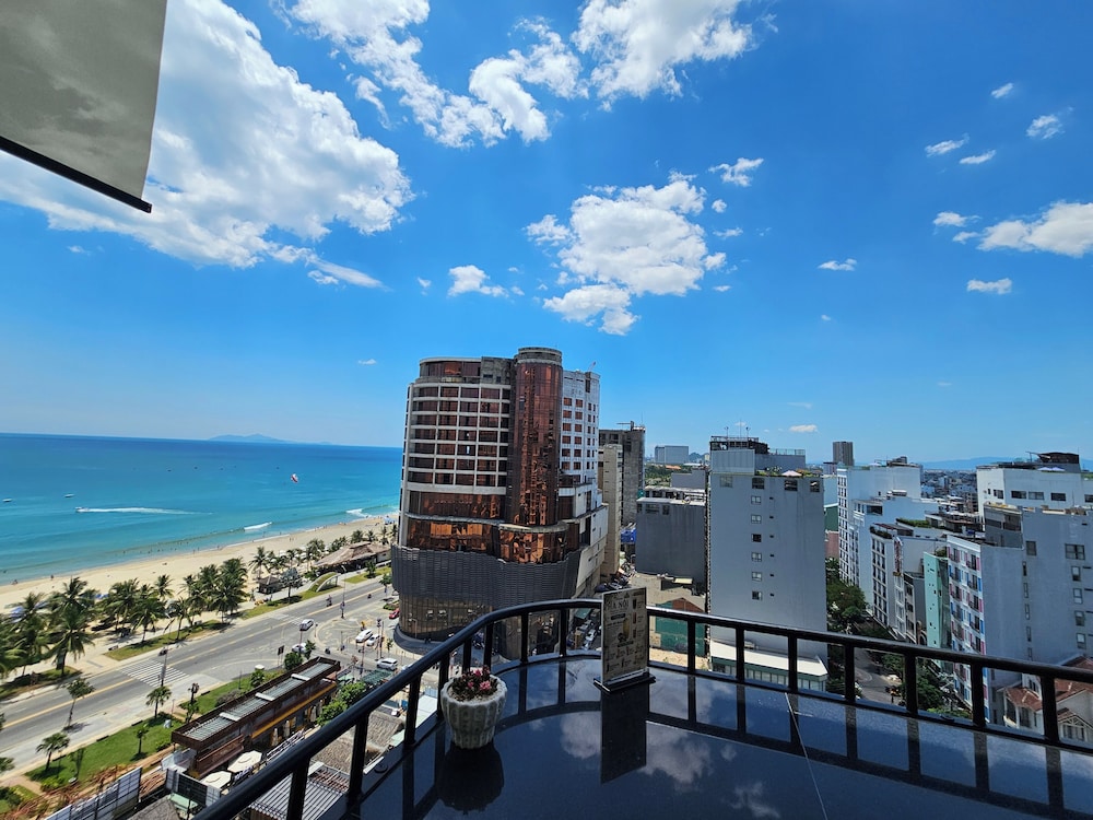 Tamarind Hotel Da Nang 43/49
