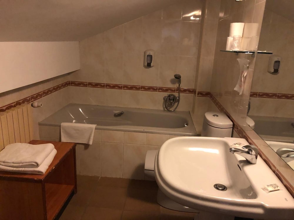 Refugi Dels Isards Hotel 34/39