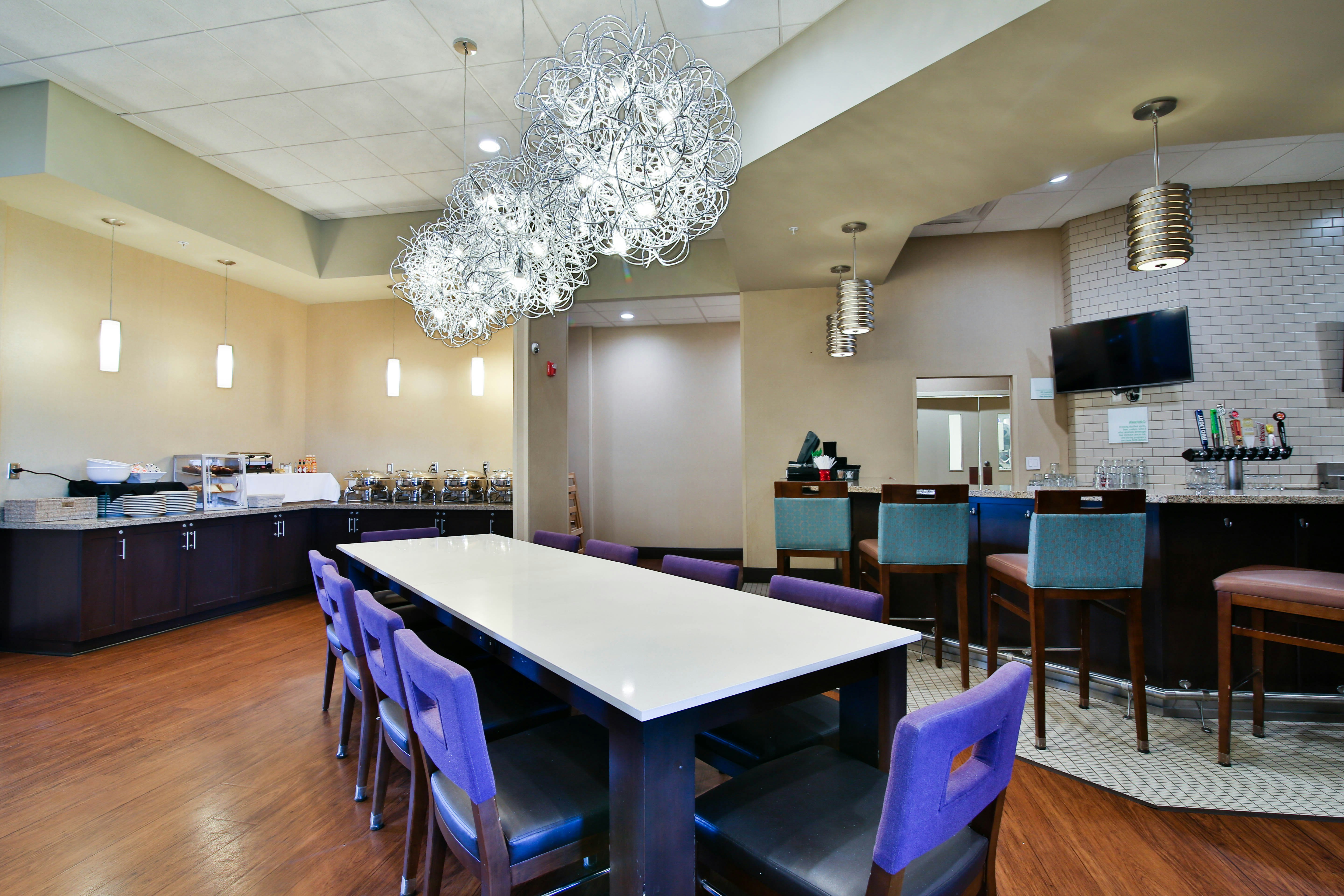 Holiday Inn Bismarck 52/70