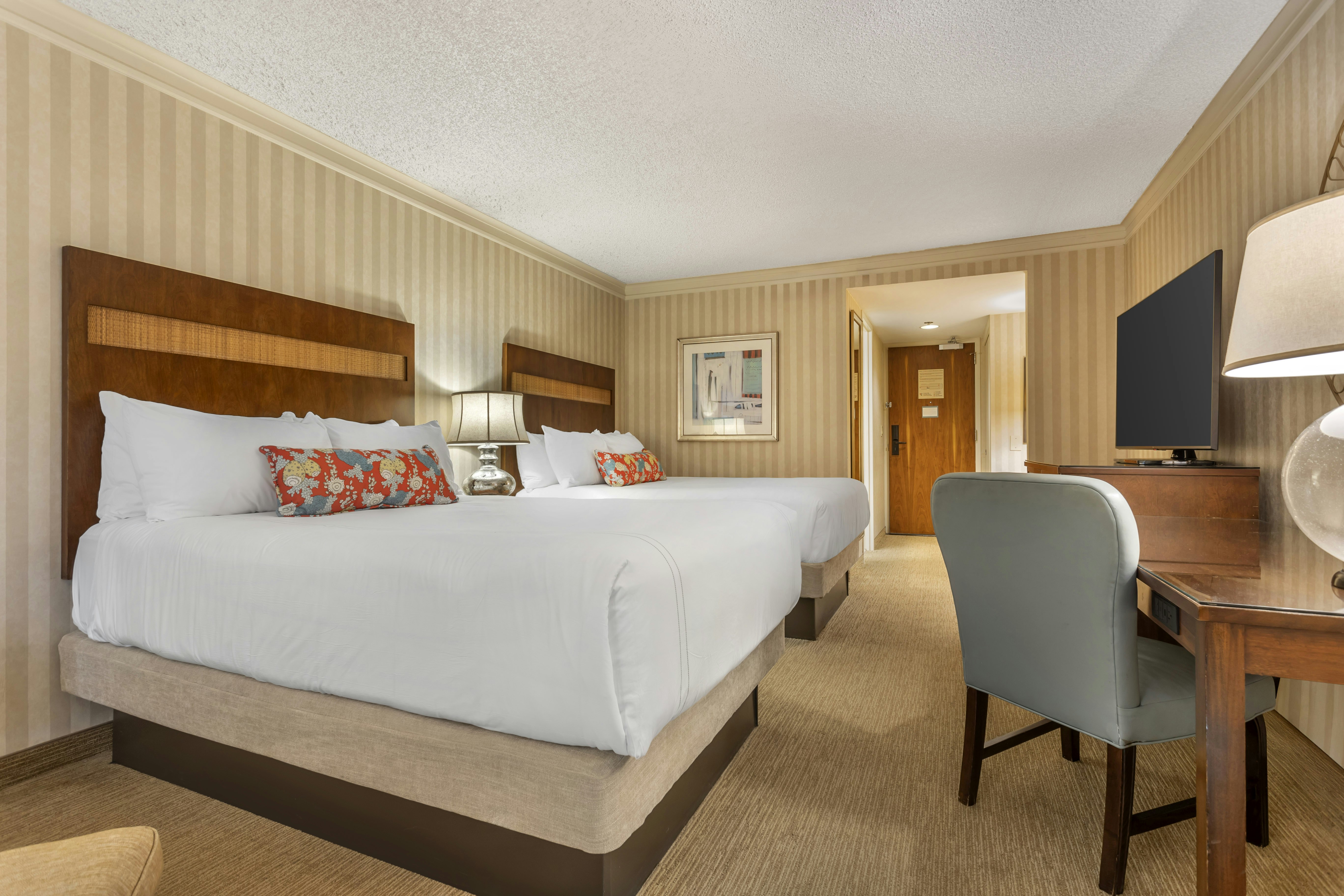 DELUXE, 2 DOUBLE BEDS