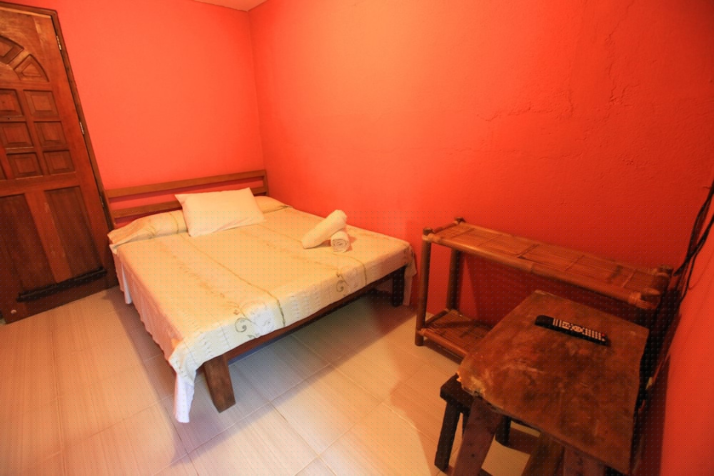 Hannah Hotel 35/54