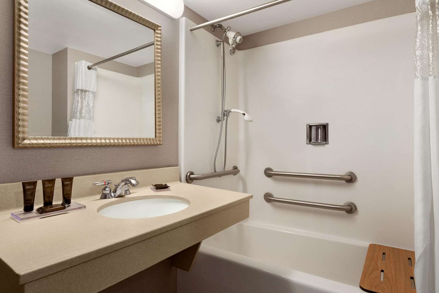 Wingate By Wyndham Bridgeport Wv 59/63