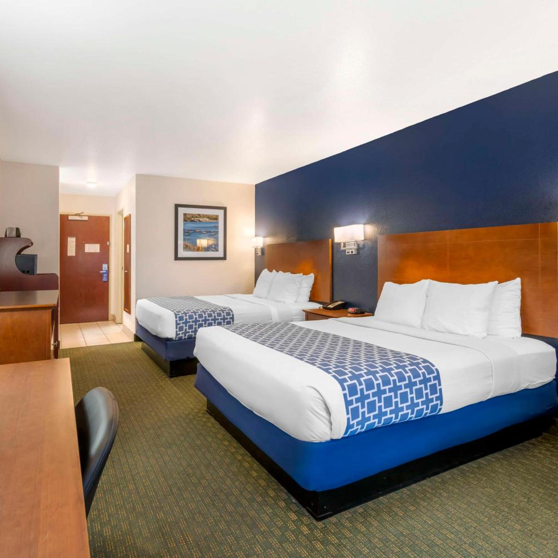 Deluxe, 2 Queen Beds