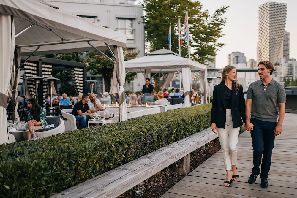 GRANVILLE ISLAND HOTEL 44/50