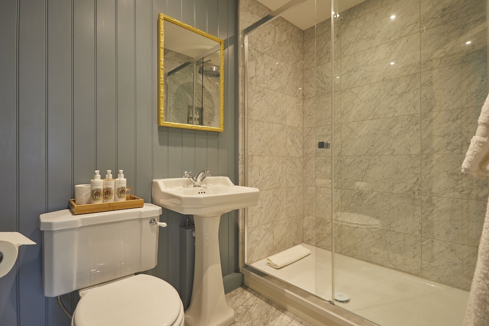 Sutton, Suite, King Bed