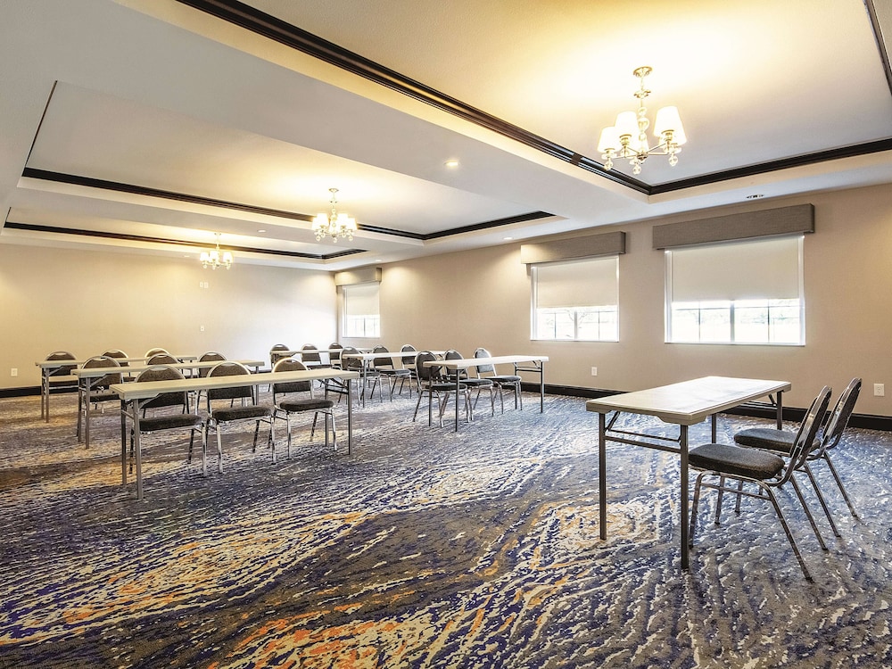 La Quinta Inn & Suites by Wyndham McKinney 39/45