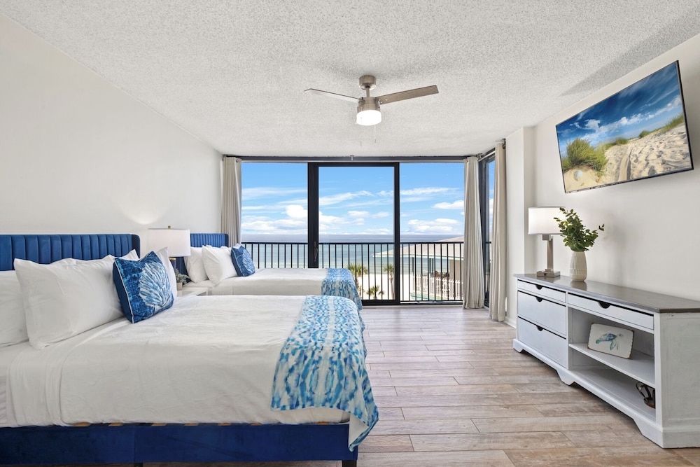 2 Bedrooms, Condo, Sala, Life, 1 King and 2 Double Beds, Beach Front, 2 Sofa