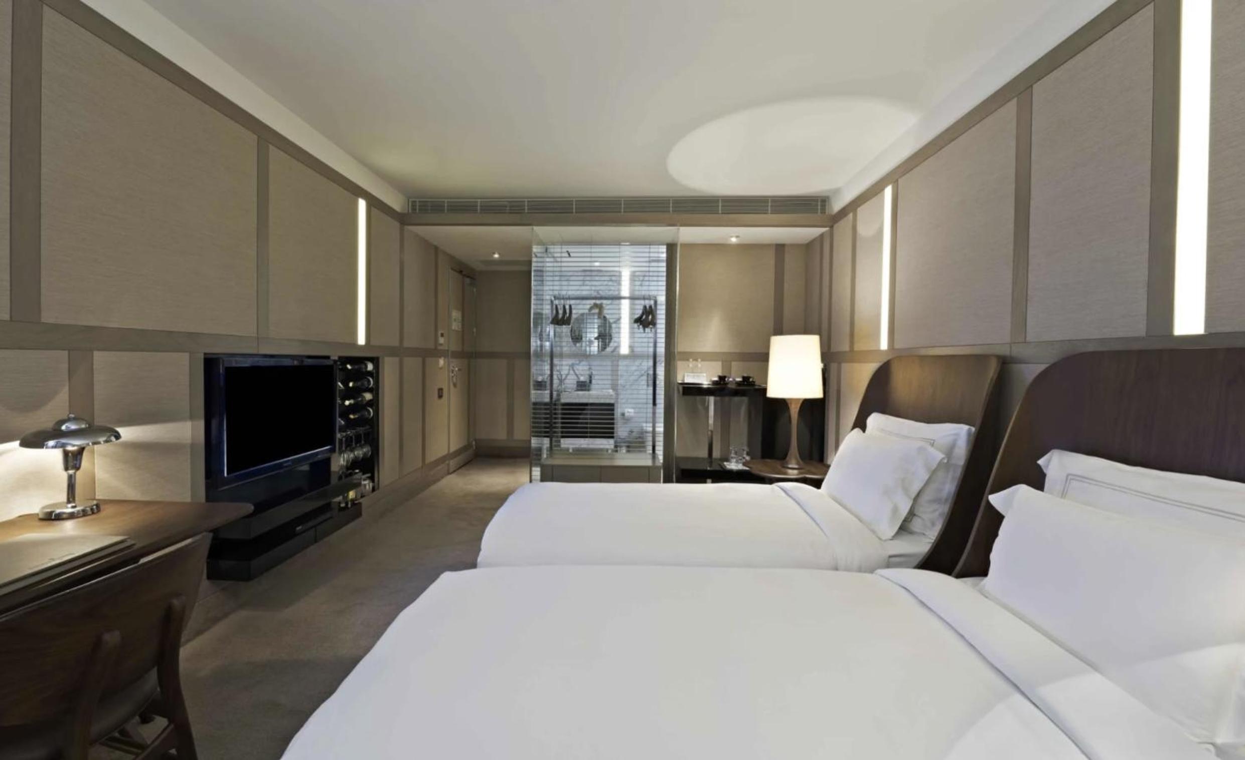 Classic, Twin Beds