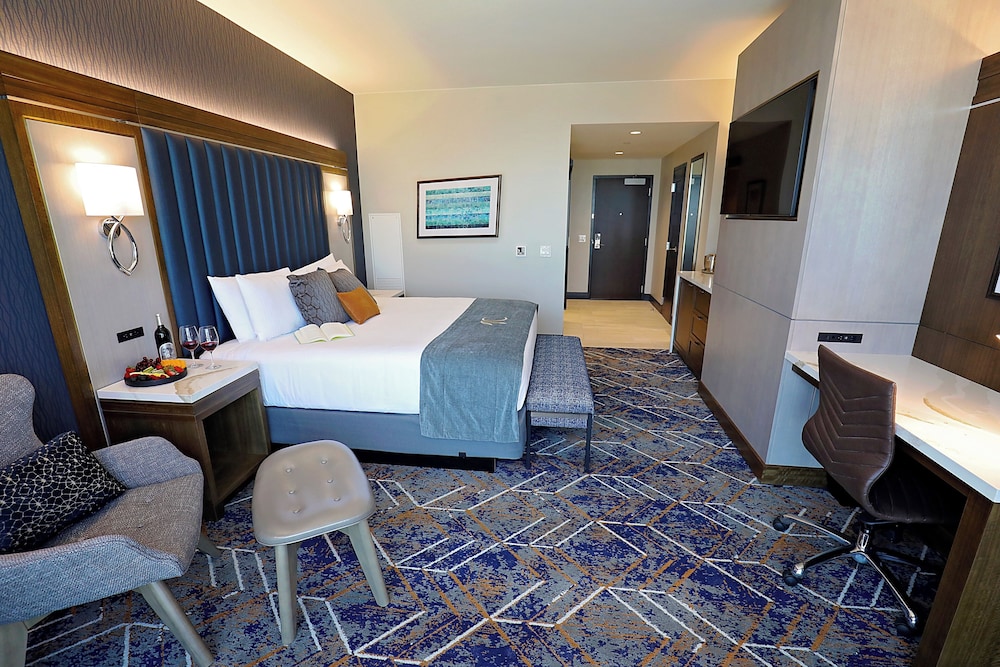 Sky, Tower, Deluxe, King Bed