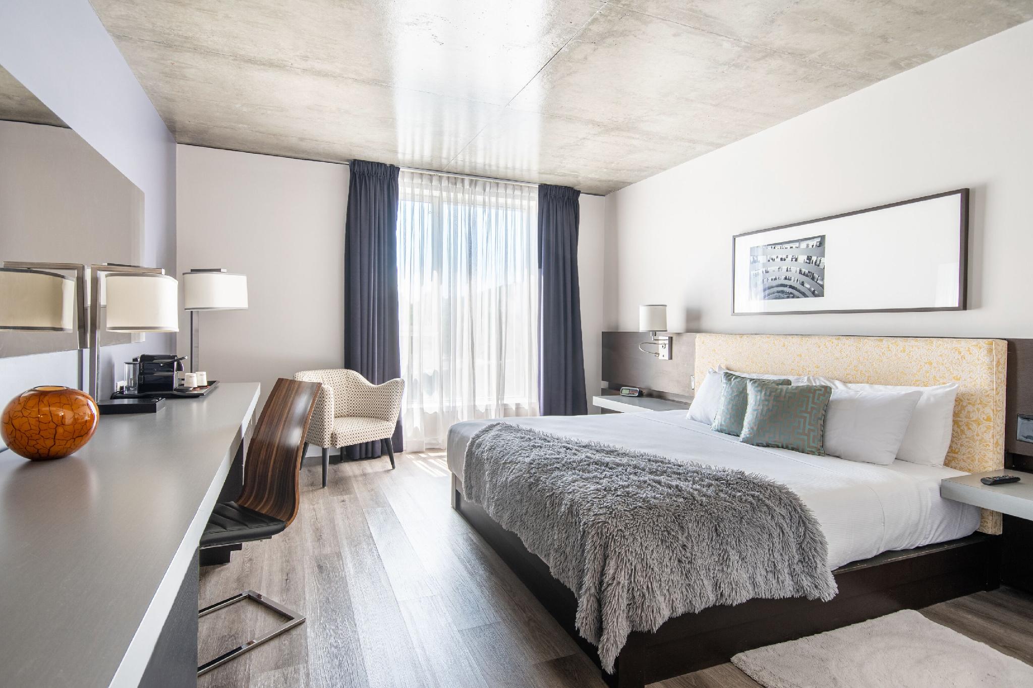 Room, Double or Twin Bed