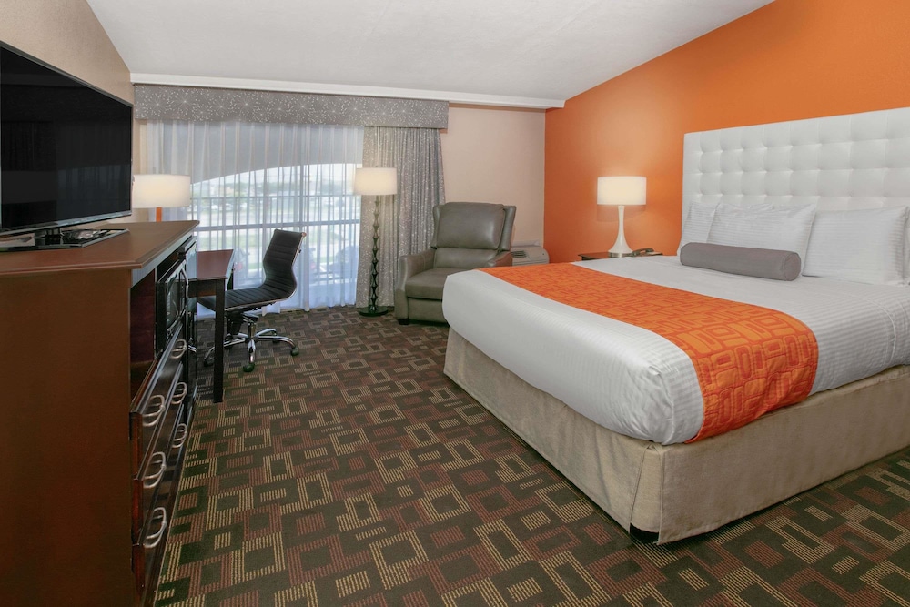 Howard Johnson by Wyndham Oklahoma City Airport/ Fairgrounds 6/22