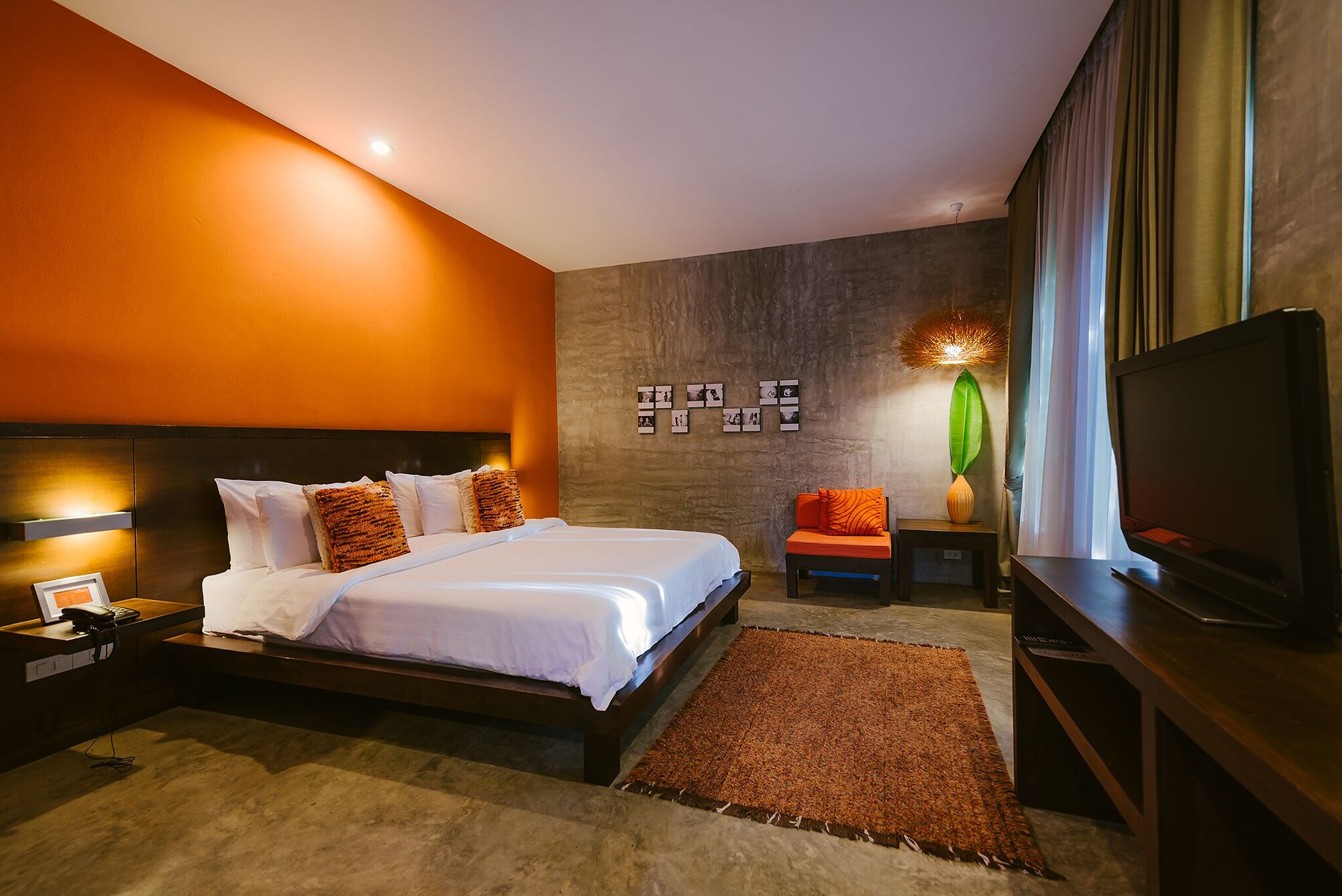 DELUXE, DOUBLE BED