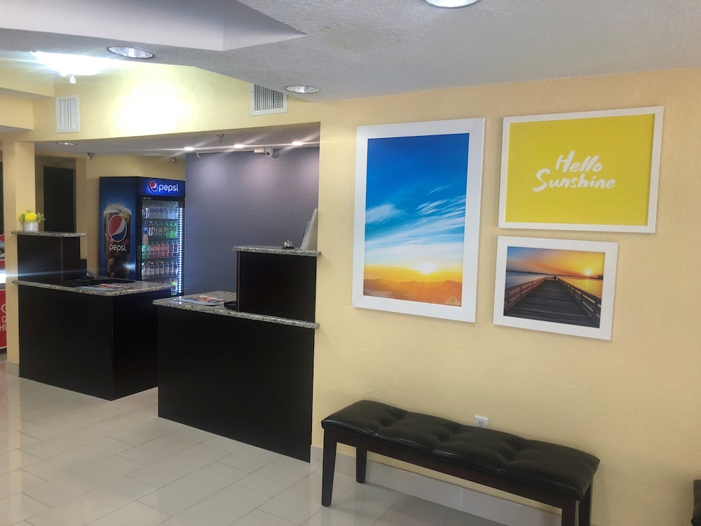 Days Inn And Suites By Wyndham Tampa Raymond James Stadium 5/51