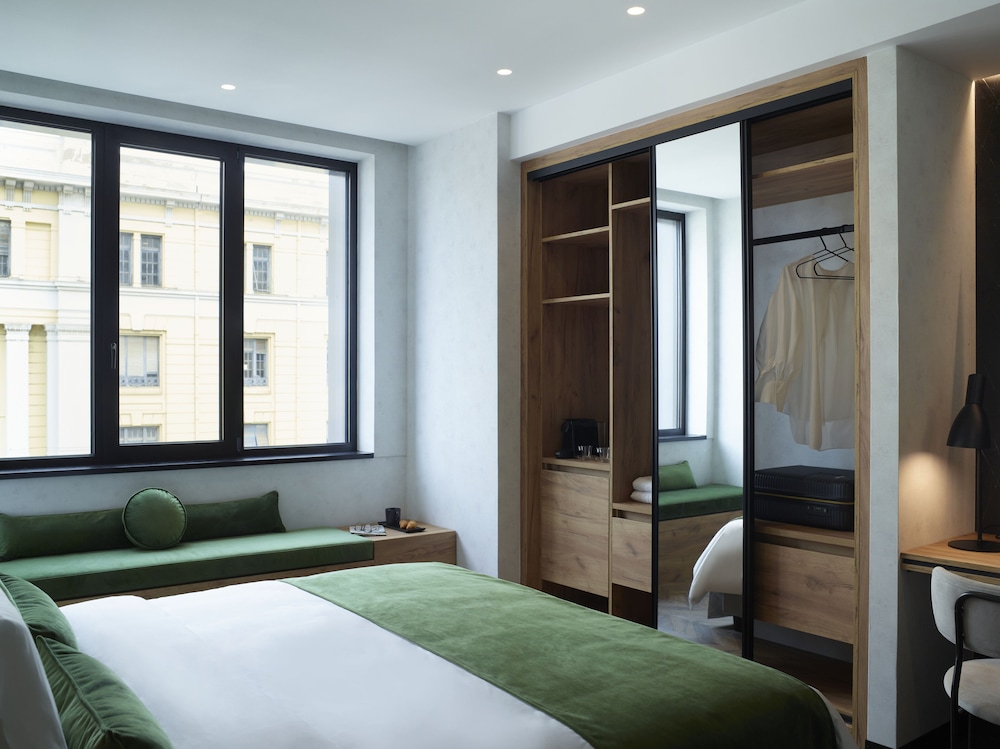 Port, Comfort, Queen Bed