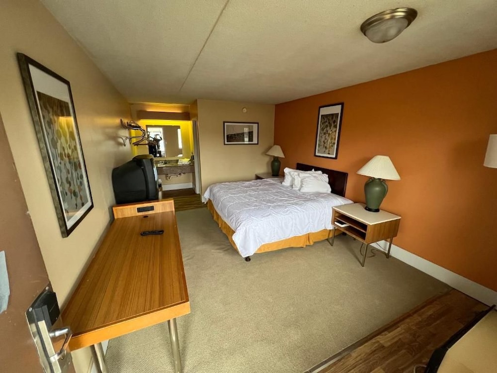 Hilltop Inn 17/38